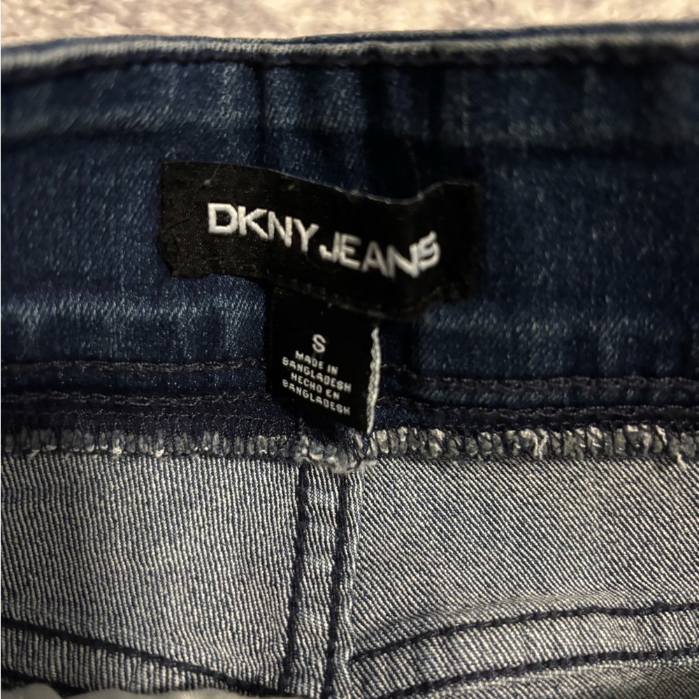 DKNY Dark Blue Jeans pull-on shorts size small — NWT - Picture 2 of 4